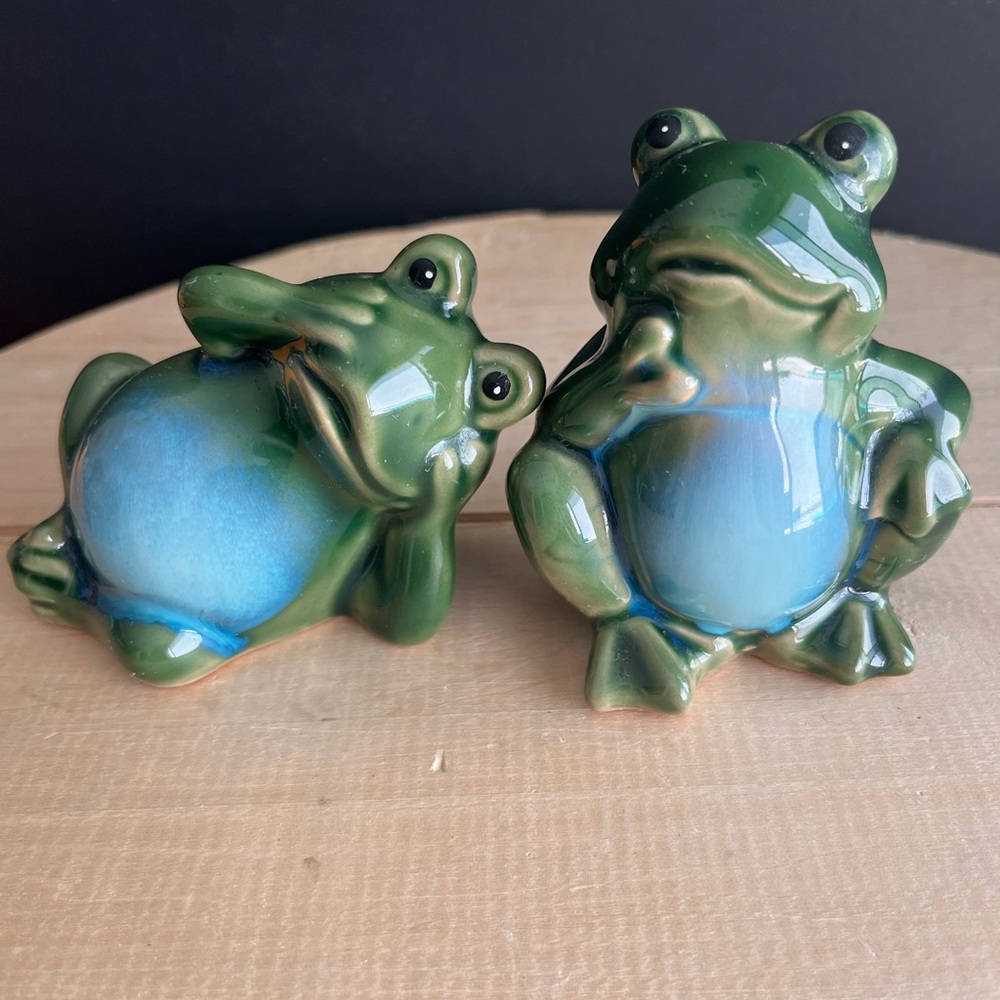 Whimsical Pair (2) Of Green Frogs Ceramic/Porcelain